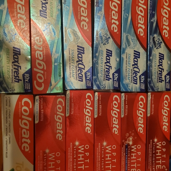 Colgate thoothpaste - Picture 2 of 6